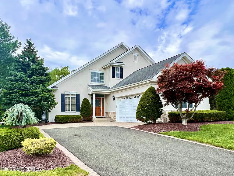 1 Hendrickson Ct — Photo 1