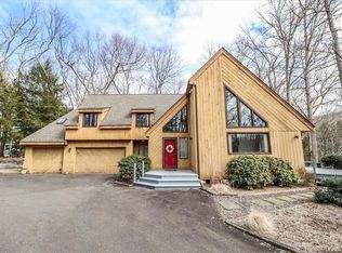 8 Lake Rd, Newtown, CT 06470