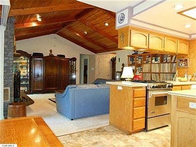 4th image of 15955 Curtis Cir