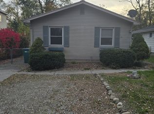 8570 Country Club Dr, Pinckney, MI 48169
