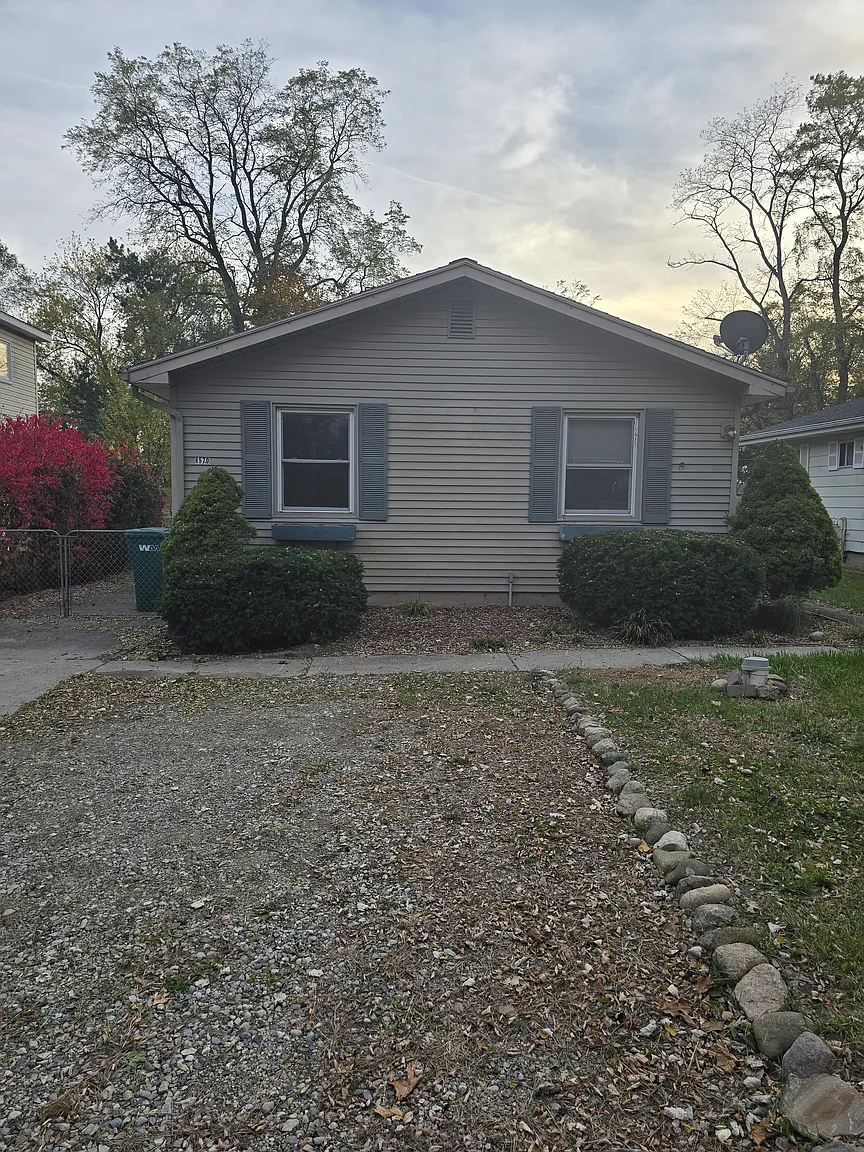 8570 Country Club Dr photo 1