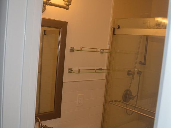 4th image of 1202 Palm Trl APT 4