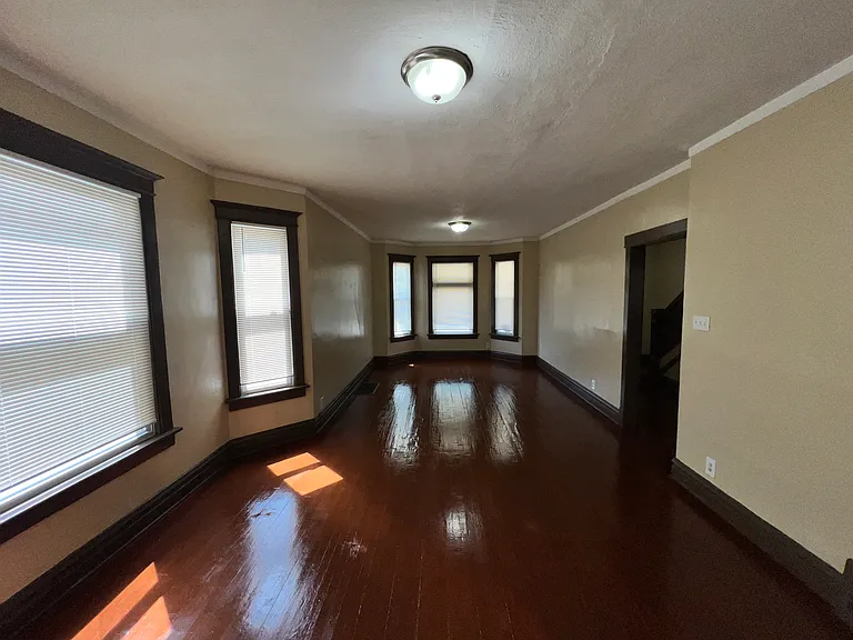 12015 S Stewart Ave — Photo 3