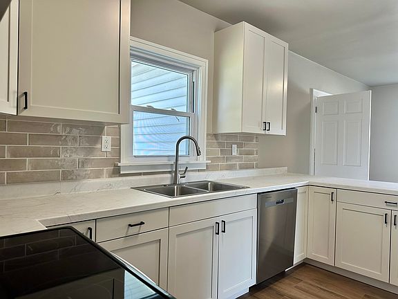 4th image of 426 Jackson St