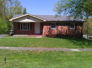 207 Indiana Trl, Radcliff, KY 40160