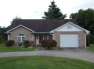 110 Greenbriar St, Carmi, IL 62821