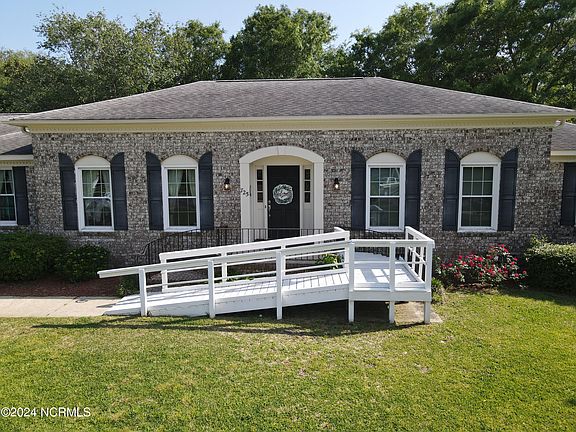 2nd image of 725 Robert E Lee Drive