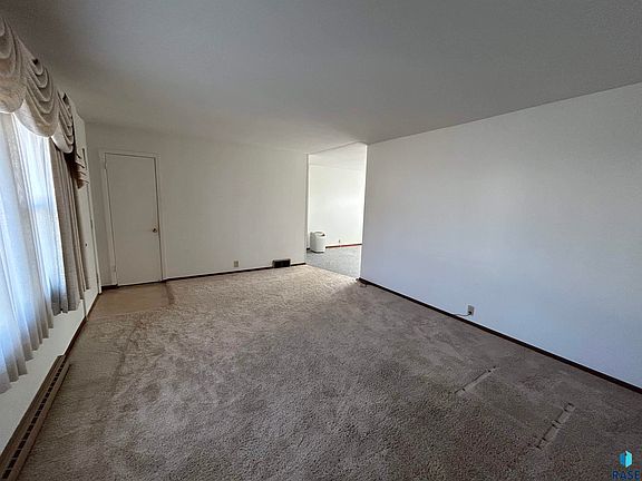 3rd image of 609 S Annway Dr
