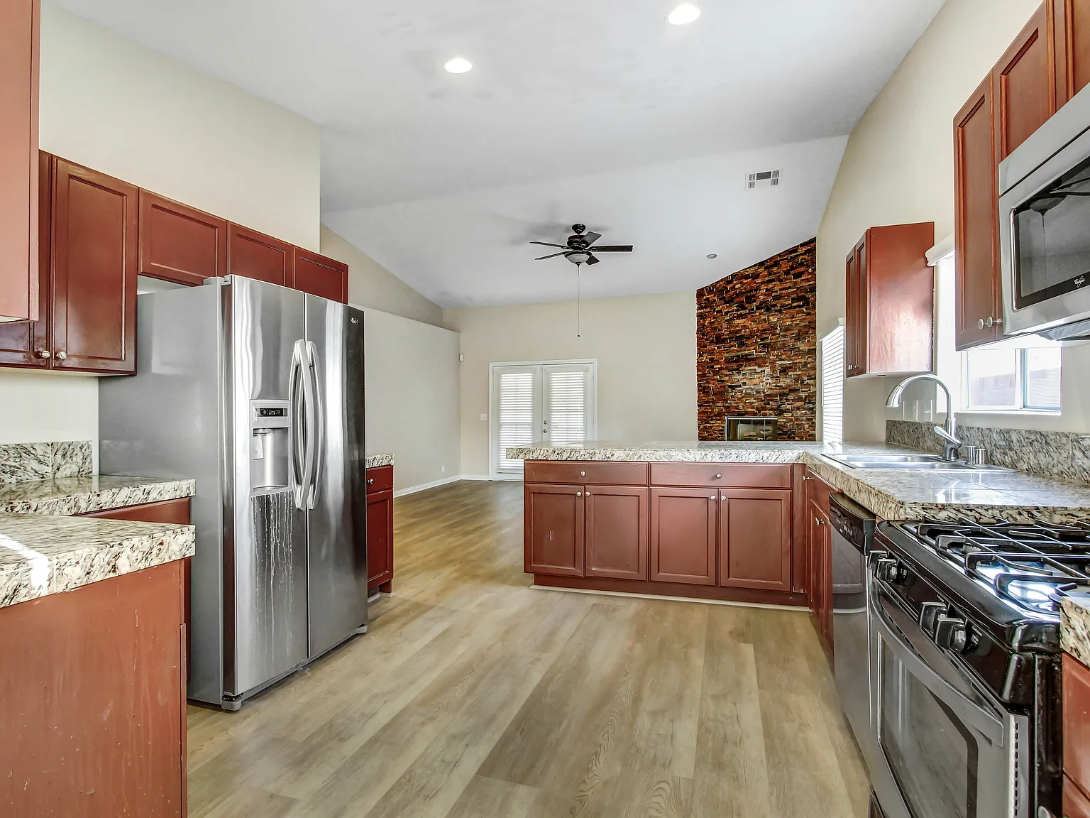 4 bed, 1998 sqft, $3,400 — Photo 1