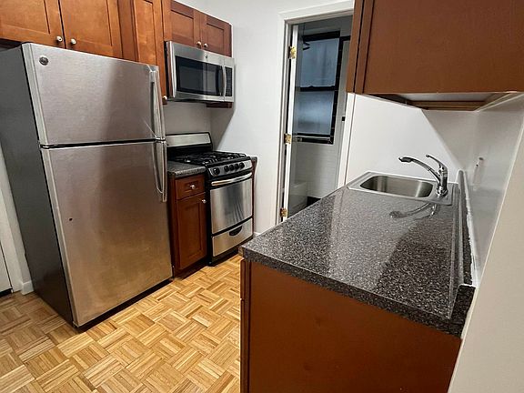 3rd image of 365 Broome St APT 4