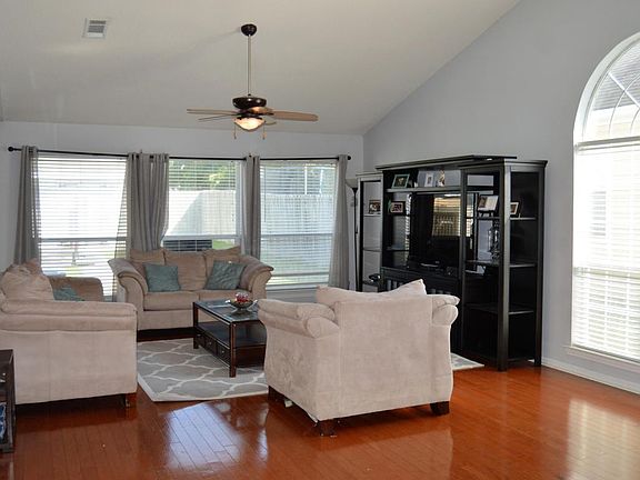 4th image of 18030 Lake Vista Dr
