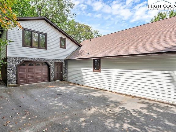 3rd image of 111 Wintergreen Way Road