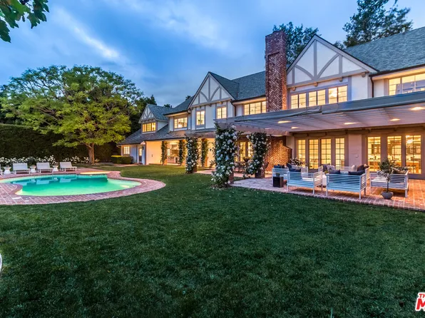 807 N Crescent Dr, Beverly Hills, CA 90210