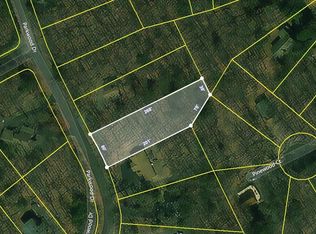 63 Parkwood Dr, Lake Ariel, PA 18436