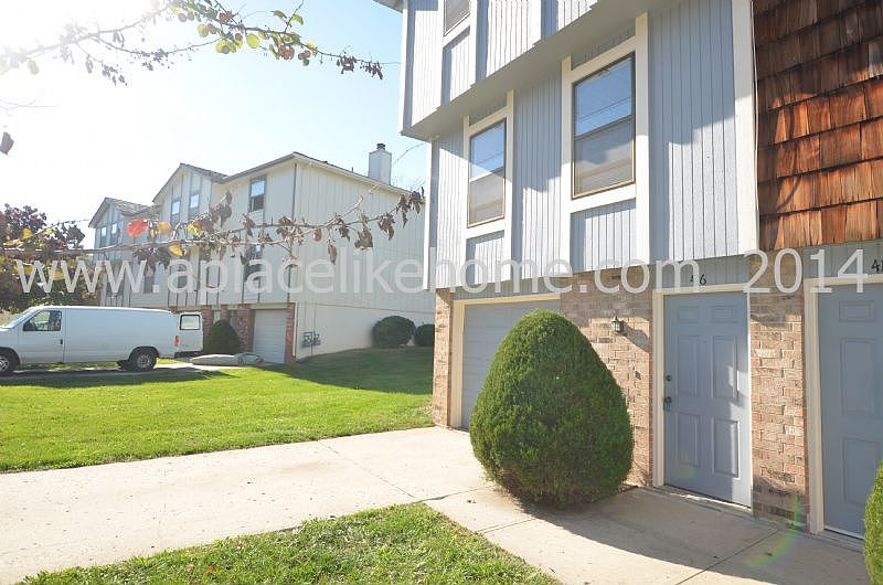 1st image of 416 NE Timbercreek Dr