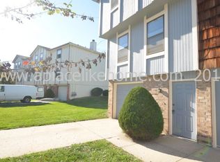 416 NE Timbercreek Dr, Lees Summit, MO 64086