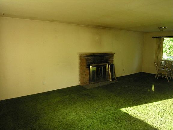 5th image of 18920 4th Ave S