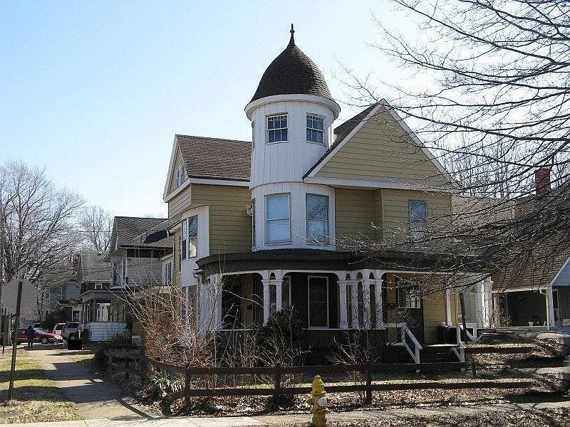 Nice 2nd floor 2 bedroom rental