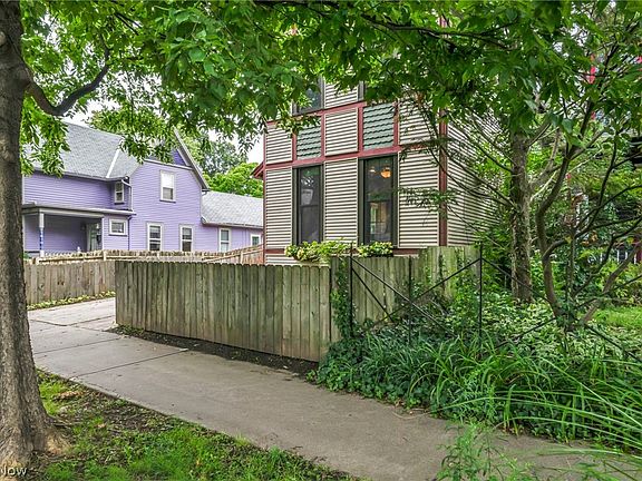 3rd image of 1919 W 45th St