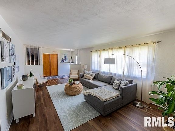 3rd image of 2822 W Fountaindale Dr