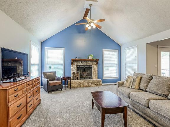 2nd image of 1417 Andrea Dr