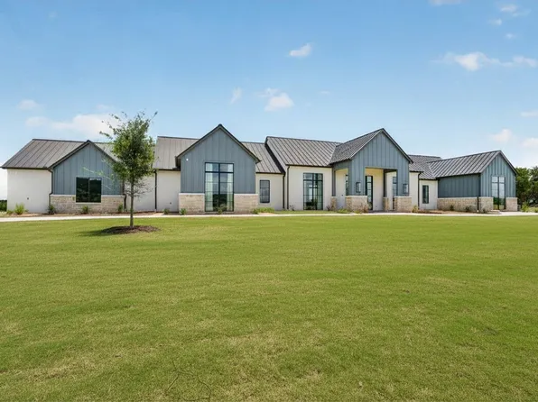 220 Cavalier Ct, Strawn, TX 76475