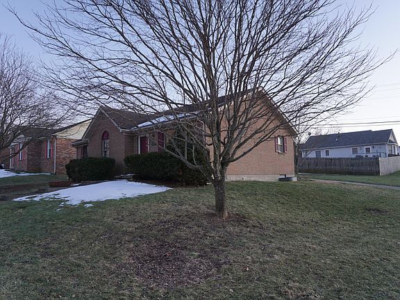 4th image of 100 Wells Ct