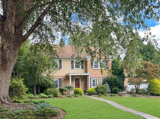 35 Hill Top Dr, Warwick, RI 02818