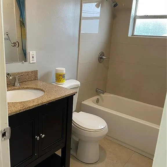 918 NW 24th Ave — Photo 7
