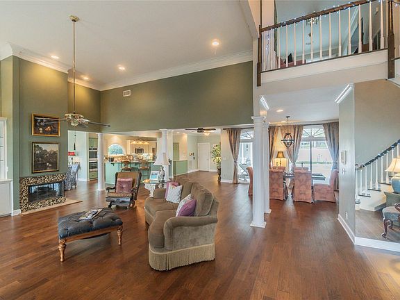 2nd image of 160 Glynlakes Dr