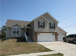 802 Timberline Dr, Cameron, MO 64429