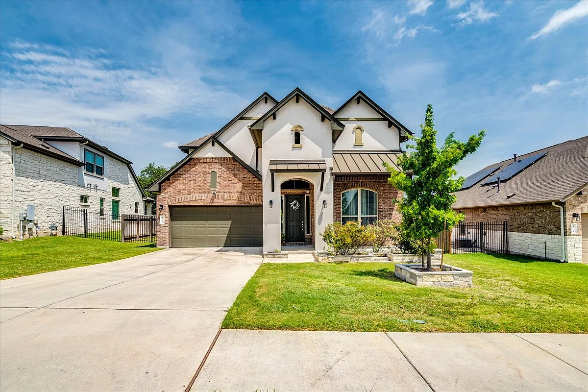 4 bed, 3.5 bath, 3250 sqft, $3,500 — Photo 2