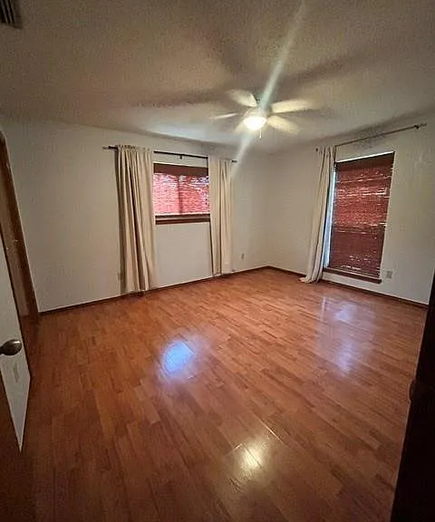 101 E Wisteria Ave — Photo 8