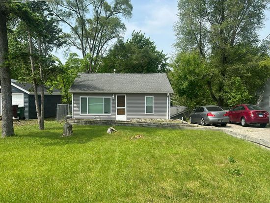 33070 N Ridge Rd, Grayslake, IL 60030