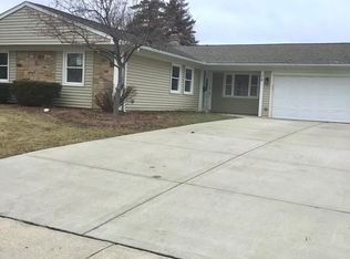 15 Cumberland Dr, Schaumburg, IL 60194