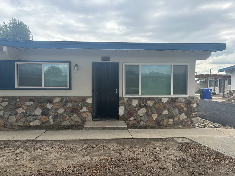 465 W Ramona Dr