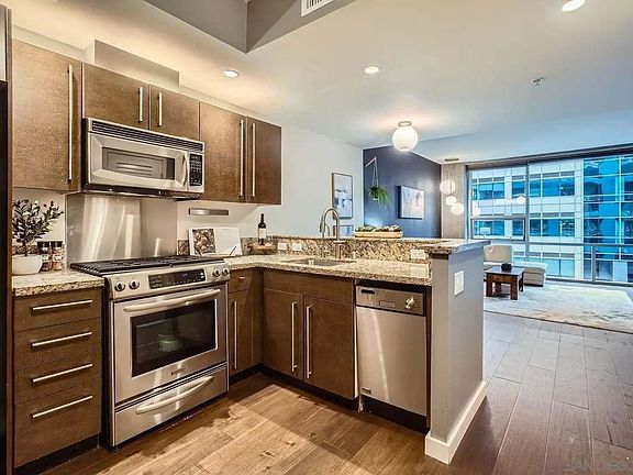 4th image of 321 10th Ave Unit 904