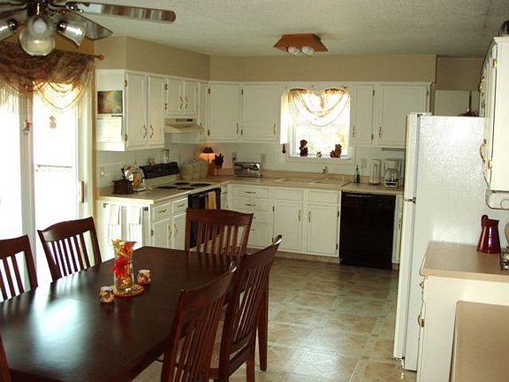 3rd image of 3333 Vinton Ave