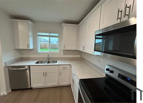 5 bed, 2520 sqft, $3,300 — Photo 4