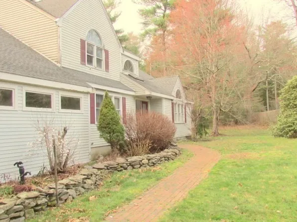 75 Holly Ln, Bridgewater, MA 02324