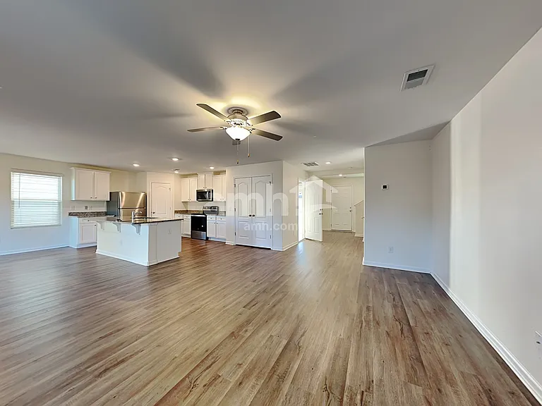 2054 Southlea Dr — Photo 6