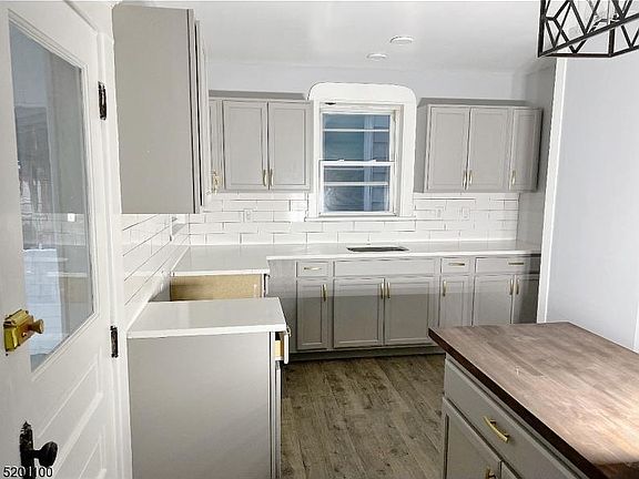 4th image of 214 Hudson St