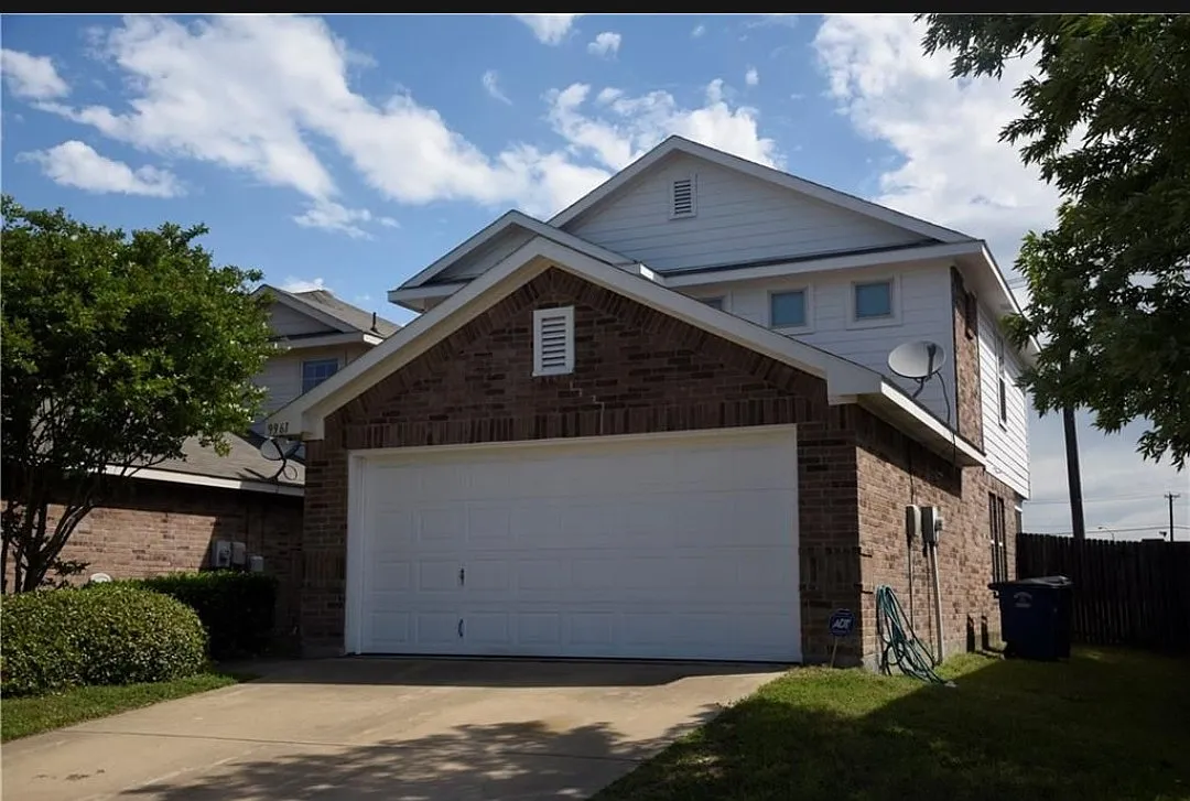 3 bed, 2.5 bath, 1496 sqft, $2,000 — Photo 1
