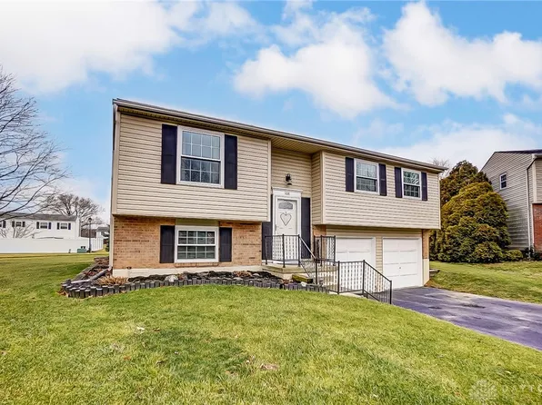 108 Wichendon Farm Cir, Englewood, OH 45322