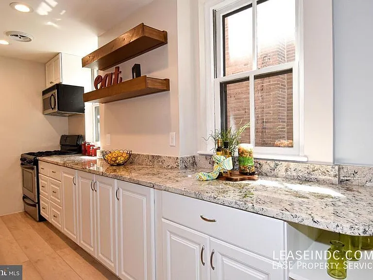 410 11th St NE #17 — Photo 13