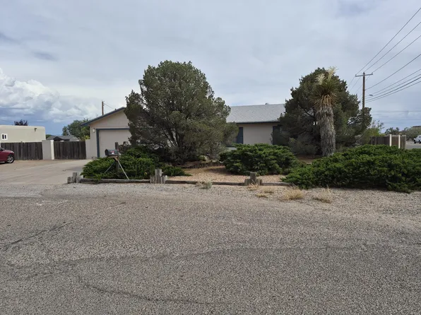 3002 Gay Cir SE, Rio Rancho, NM 87124
