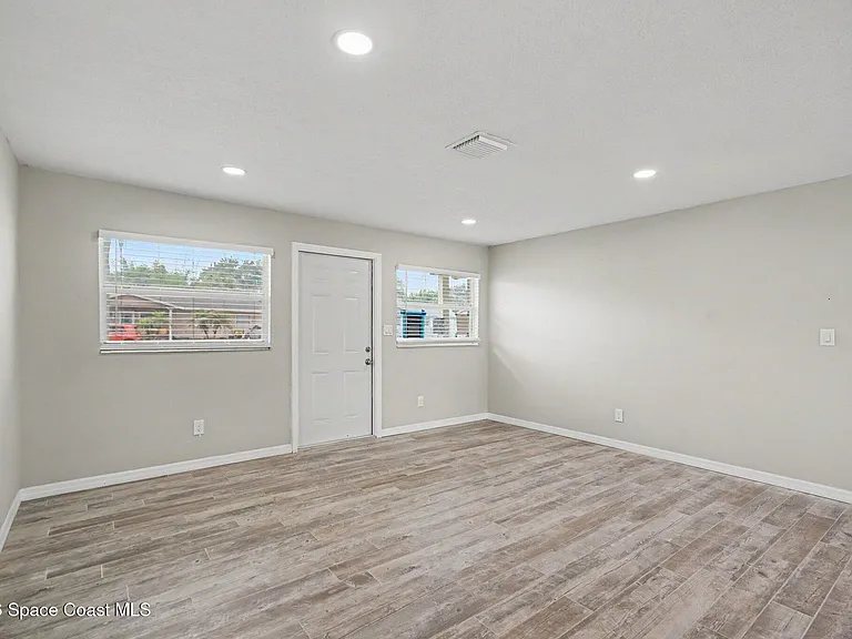 2222 Lucille Ln — Photo 3