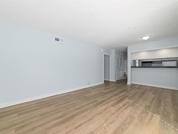 5th image of 3300 Yorktown St APT 26