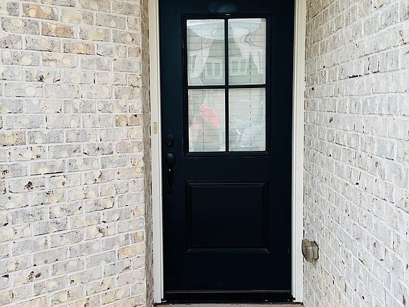 3rd image of 527 Cloverdale Dr