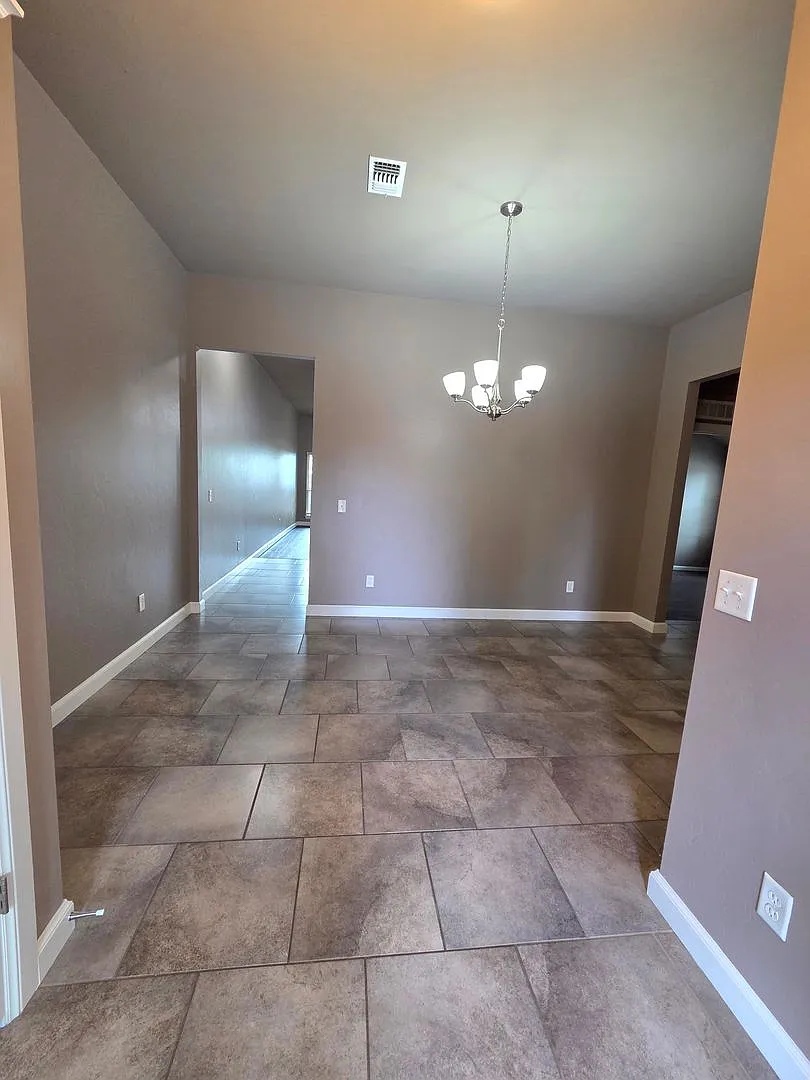 3 bed, 2.0 bath, 1431 sqft, $1,595 — Photo 3